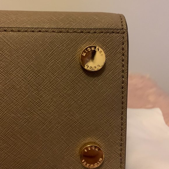 NWT! MICHAEL KORS MK SELMA STUDDED MEDIUM SATCHEL SHOULDER BAG W DUST BAG TAUPE - Picture 8 of 13